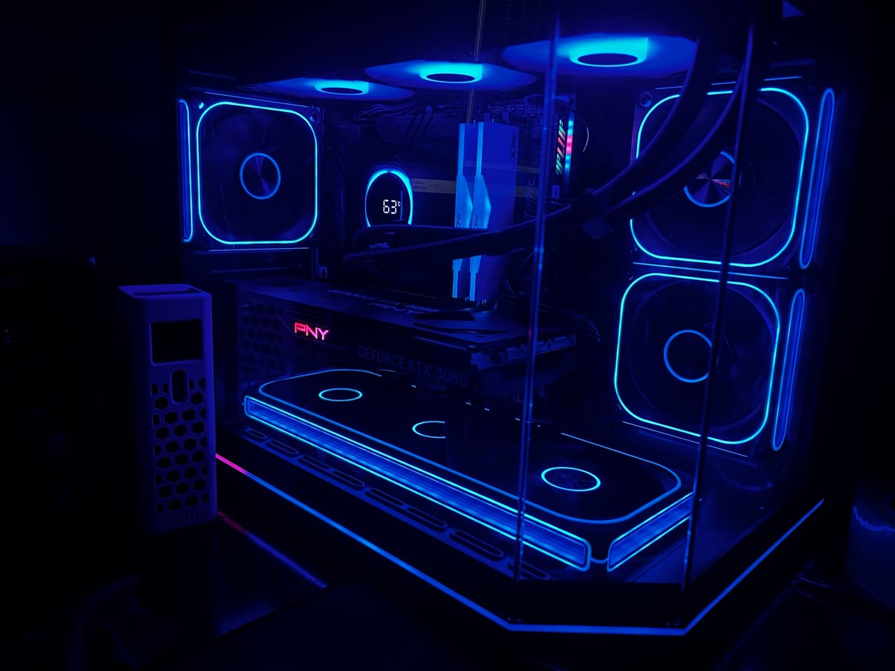 Ảnh 2 góc máy của Tú Phạm
