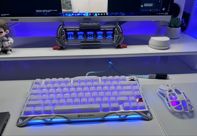 Divoom times gate một trong những con hàng công nghệ cho cảm giác hi-tech, phù hợp gần như hầu hết mọi góc setup đặc biệt phù hợp với mấy đứa mê decor mà OCD như mình 😅😅