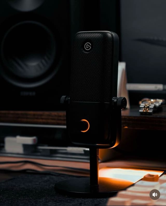 Khoe với anh em chiếc mic đầu tiên của mình elgato wave mic, chất lượng thu âm, với app sử dụng khá là xịn. Chỉ có điều là mình mới chỉ sử dụng để chửi nhau với bạn bè trong game chứ chưa vắt kiệt được hết công năng
