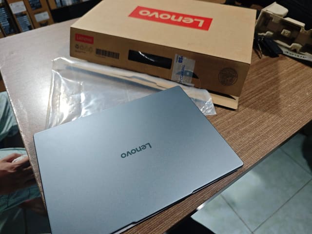 Lâu rồi mới có cảm giác đập hộp 1 con laptop mới