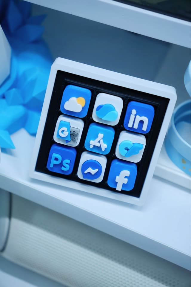 Nhìn xa thì tưởng Stream deck nhìn gần hoá ra chỉ là mô hình 🫣