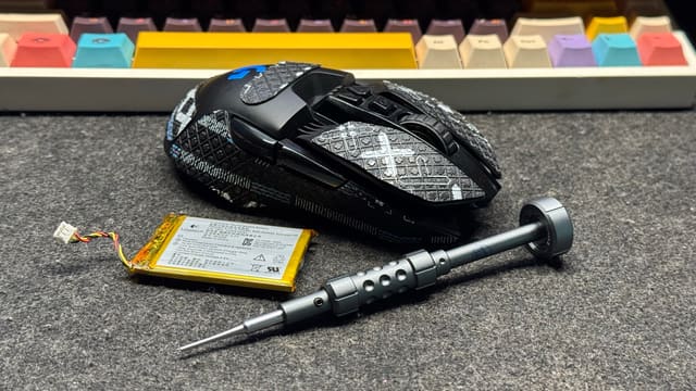 Em G903 này mình đã mua đồ 2nd từ năm 2019-2020
Thay pin rồi dán lại skin là như mới ạ