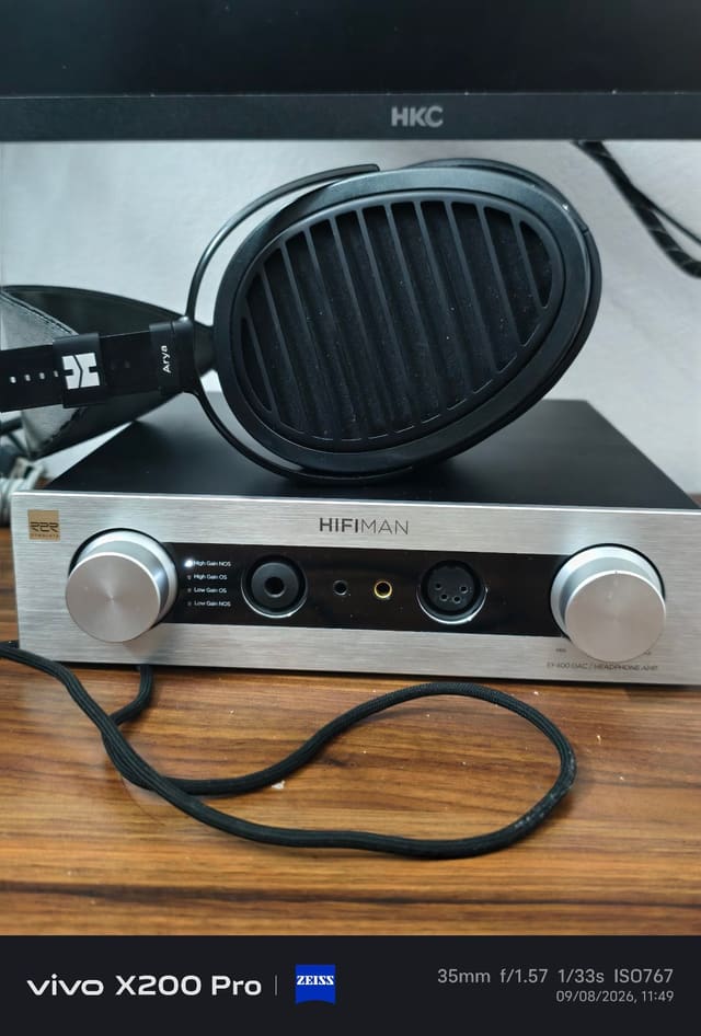 Đây là con tai nghe Hifiman Arya V3 với cả con dac EF400 của cùng nhà e mua hồi tháng 9, mua trên phở bò với giá 9 củ cho con arya và 5 củ cho con ef400. Setup này có khi là endgame luôn :))))